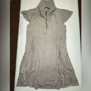 KENSIE TAN JERSEY SLOUCHY POCKETS .